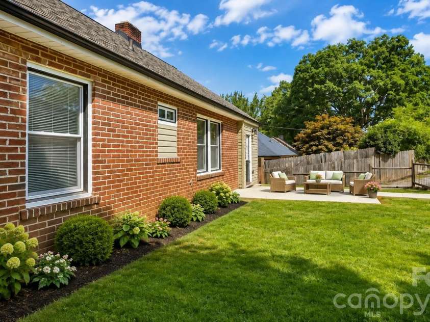 10 Enka Oak Street, Candler, NC 28715.  MLS# CAR4398797, YatesRealty ID 37561. 