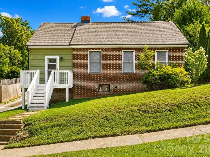 10 Enka Oak Street, Candler, NC 28715.  MLS# CAR4398797, YatesRealty ID 37561. Front