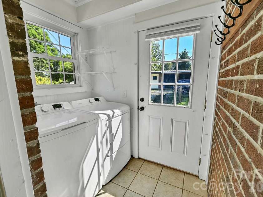 10 Enka Oak Street, Candler, NC 28715.  MLS# CAR4398797, YatesRealty ID 37561. Laundry Area