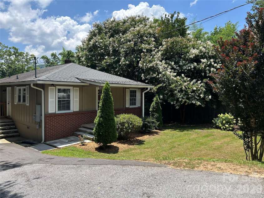 11 Mountain Road, Hendersonville, NC 28791.  MLS# CAR4400535, YatesRealty ID 37562. Exterior - Side View