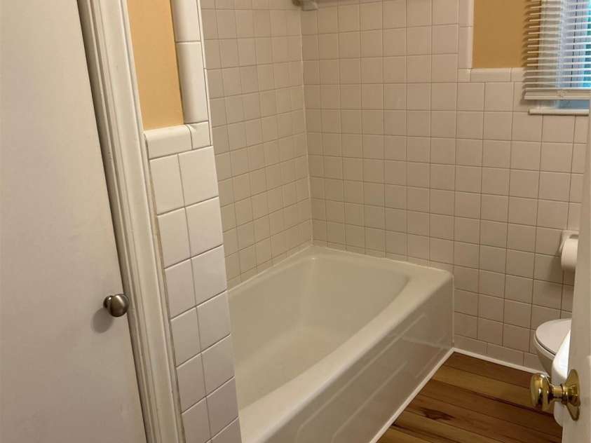 11 Mountain Road, Hendersonville, NC 28791.  MLS# CAR4400535, YatesRealty ID 37562. Full Bath