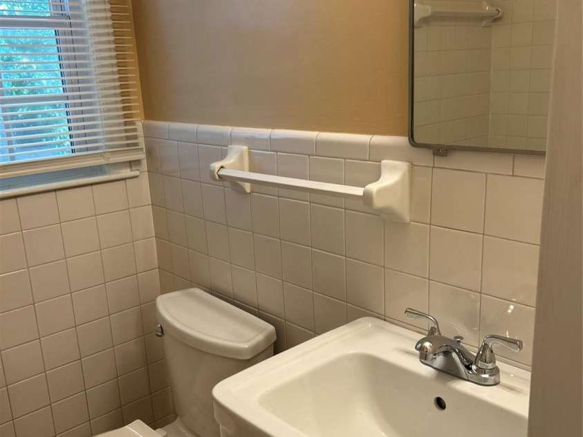 11 Mountain Road, Hendersonville, NC 28791.  MLS# CAR4400535, YatesRealty ID 37562. Full Bath