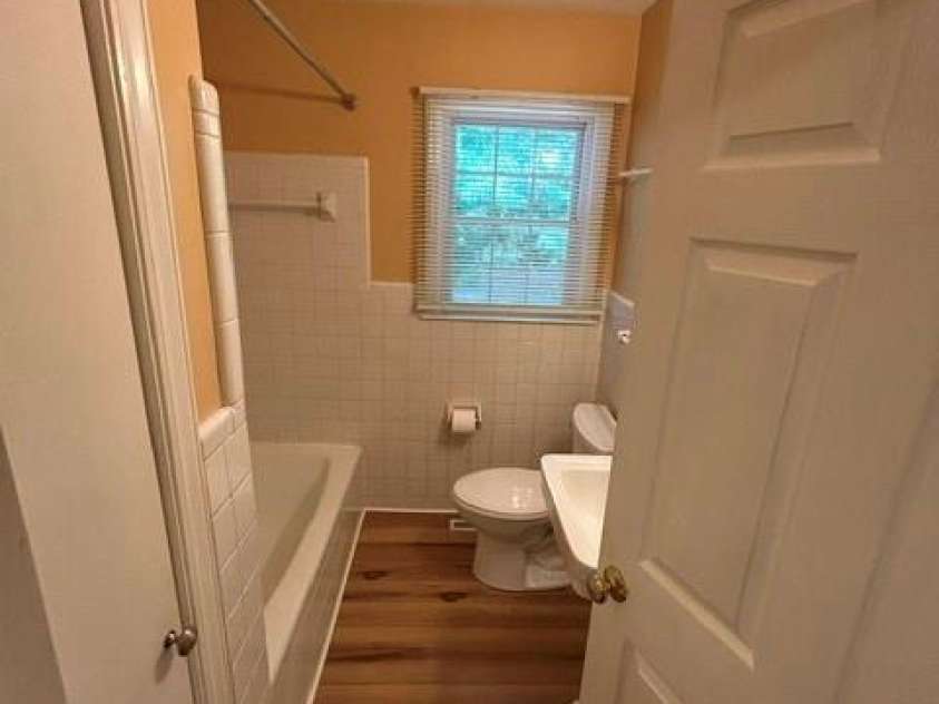 11 Mountain Road, Hendersonville, NC 28791.  MLS# CAR4400535, YatesRealty ID 37562. Full Bath