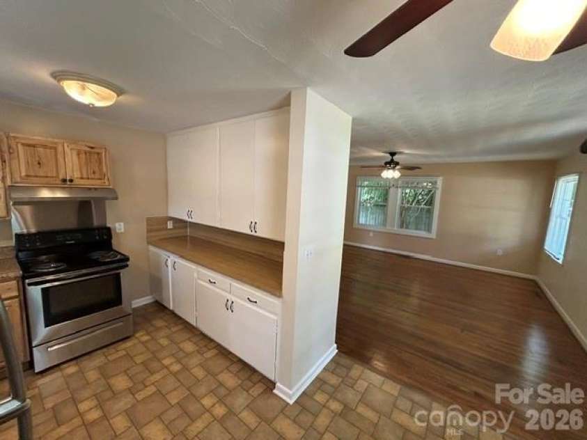 11 Mountain Road, Hendersonville, NC 28791.  MLS# CAR4400535, YatesRealty ID 37562. Kitchen/Living Room