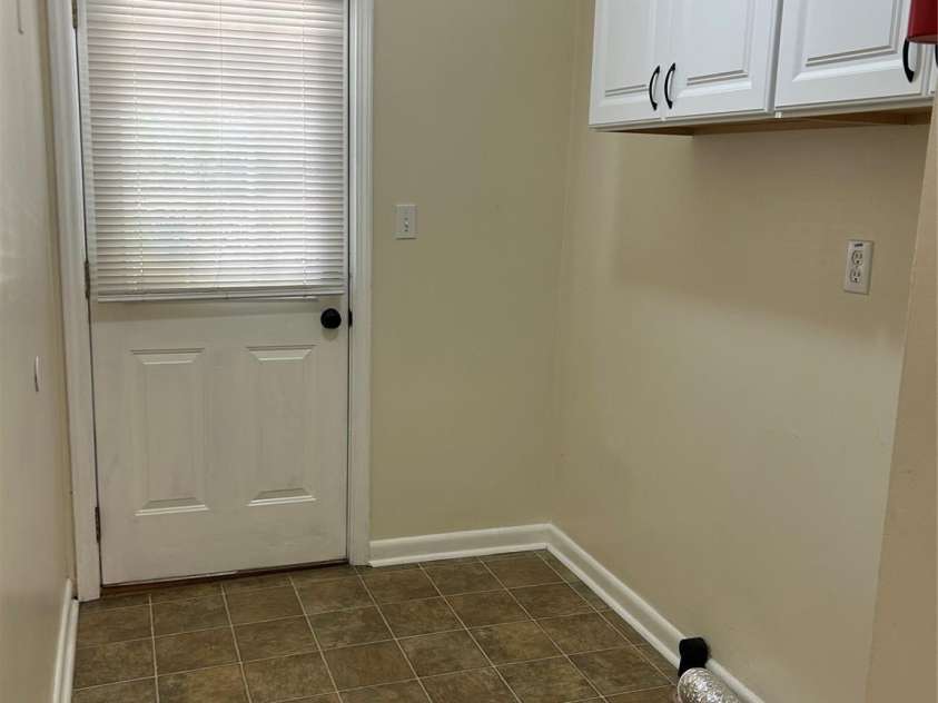 11 Mountain Road, Hendersonville, NC 28791.  MLS# CAR4400535, YatesRealty ID 37562. Laundry Room