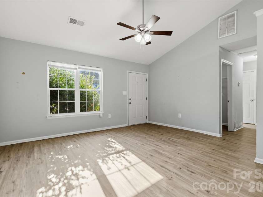 6421 Elgywood Lane, Charlotte, NC 28213.  MLS# CAR4402020, YatesRealty ID 37563. 