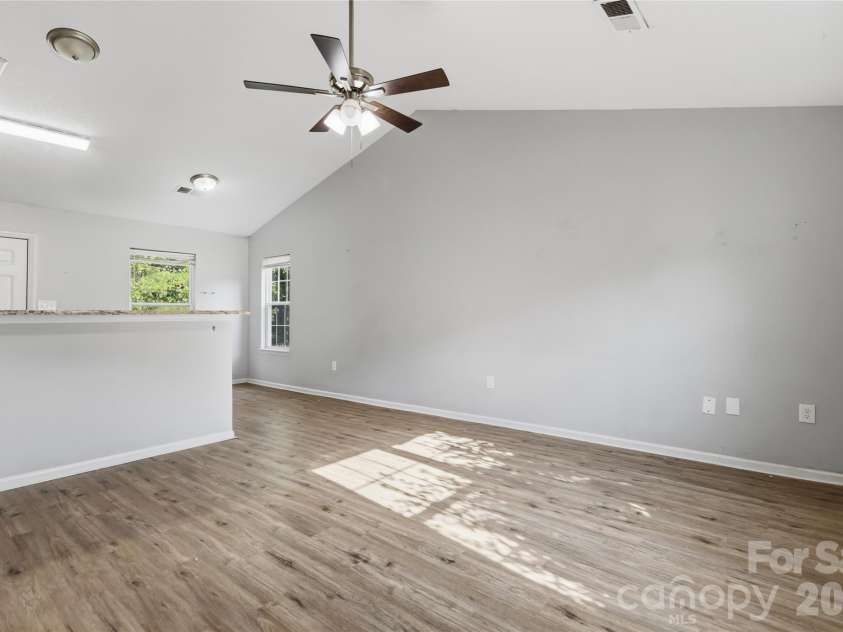 6421 Elgywood Lane, Charlotte, NC 28213.  MLS# CAR4402020, YatesRealty ID 37563. 
