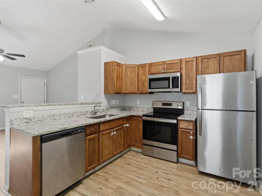 6421 Elgywood Lane, Charlotte, NC 28213.  MLS# CAR4402020, YatesRealty ID 37563. 