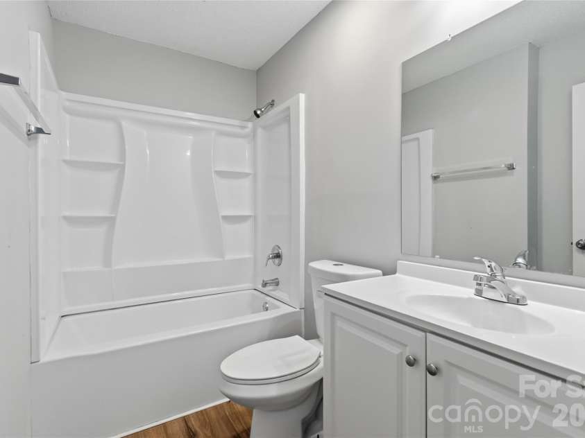 6421 Elgywood Lane, Charlotte, NC 28213.  MLS# CAR4402020, YatesRealty ID 37563. 