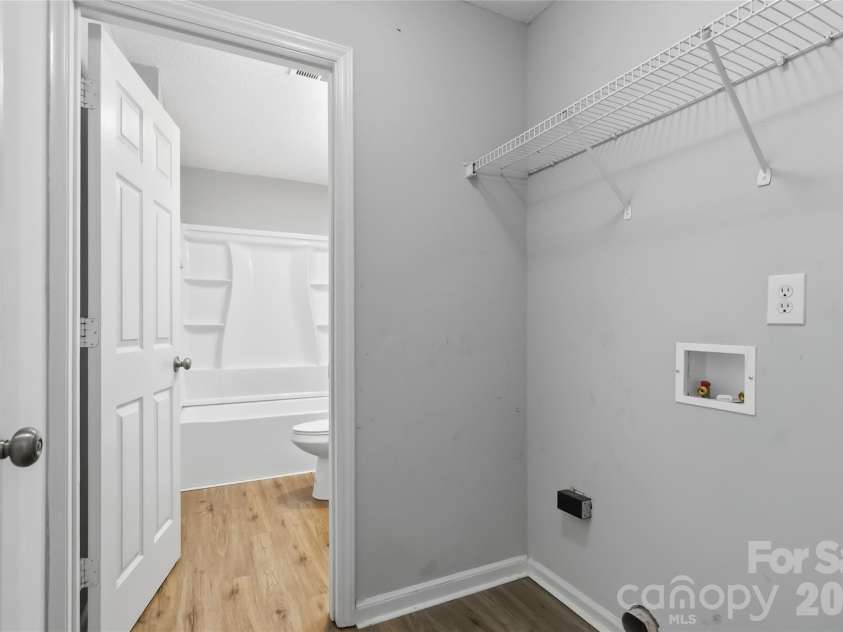 6421 Elgywood Lane, Charlotte, NC 28213.  MLS# CAR4402020, YatesRealty ID 37563. Laundry
