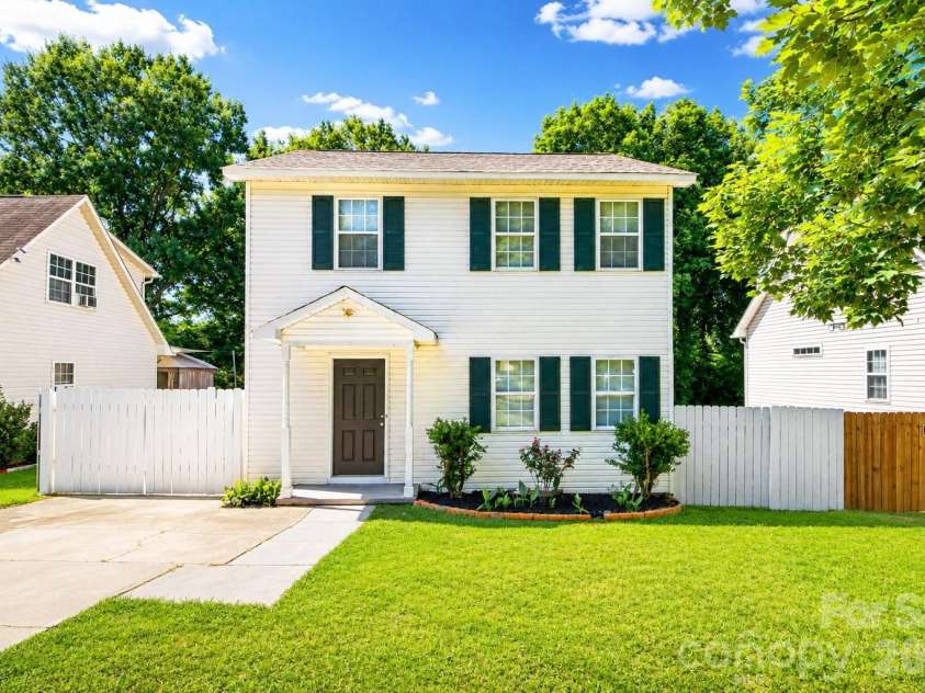 1606 Dendy Lane, Pineville, NC 28134.  MLS# CAR4404184, YatesRealty ID 37566. 