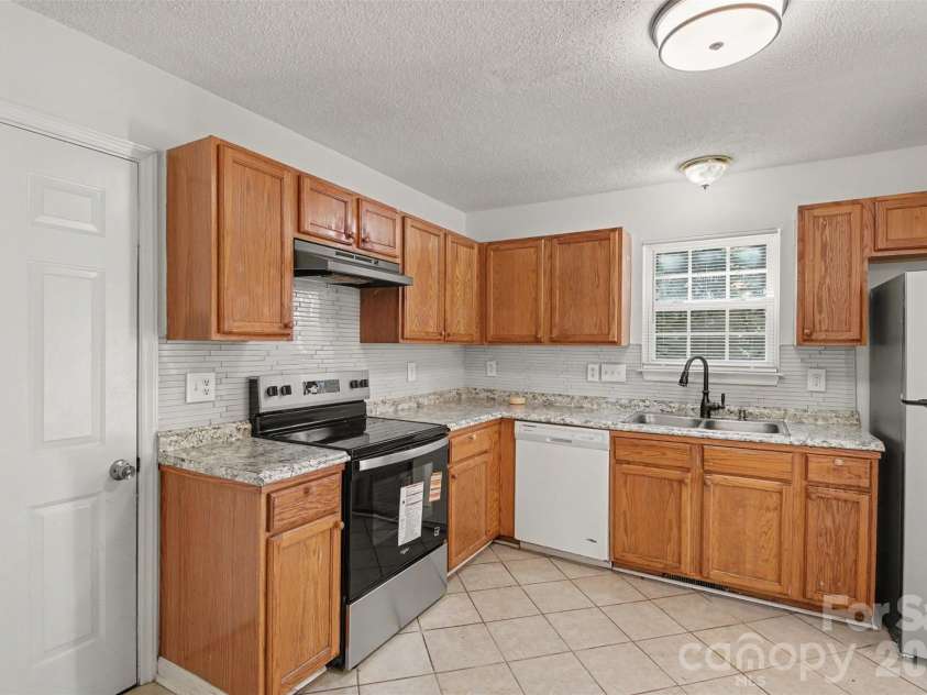 1606 Dendy Lane, Pineville, NC 28134.  MLS# CAR4404184, YatesRealty ID 37566. 