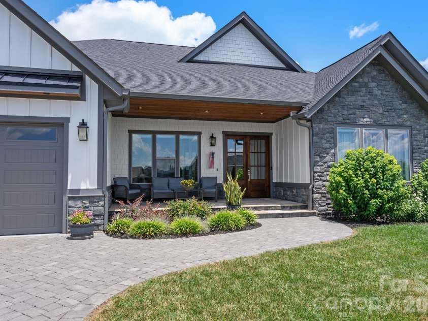 549 Daniel Circle Drive, Mills River, NC 28759.  MLS# CAR4402776, YatesRealty ID 37567. 