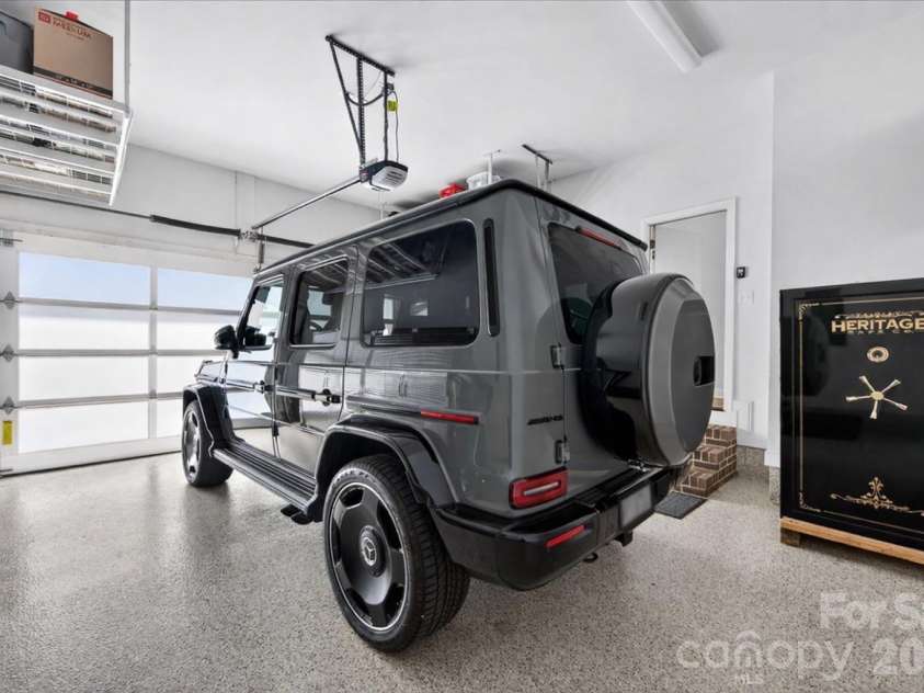 1310 Levy Way, Charlotte, NC 28205.  MLS# CAR4368279, YatesRealty ID 37568. Garage
