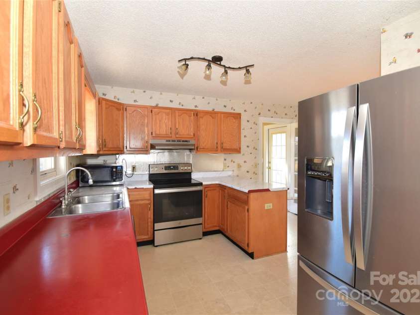 233 Ledbetter Road, Arden, NC 28704.  MLS# CAR4332702, YatesRealty ID 3757. 