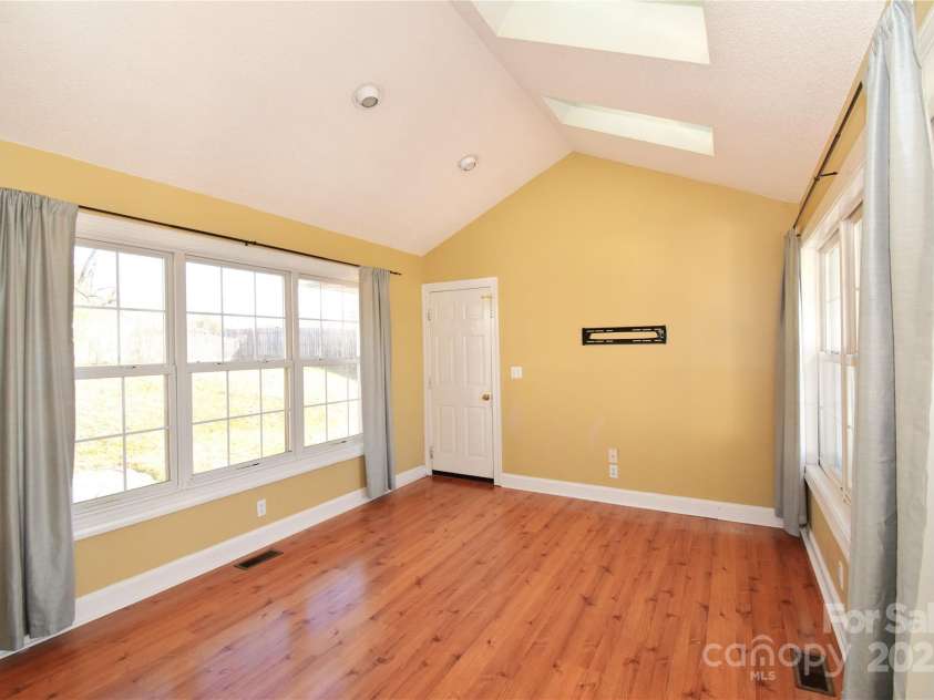 233 Ledbetter Road, Arden, NC 28704.  MLS# CAR4332702, YatesRealty ID 3757. 
