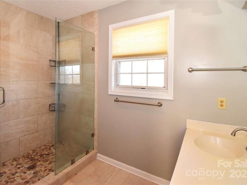 233 Ledbetter Road, Arden, NC 28704.  MLS# CAR4332702, YatesRealty ID 3757. 