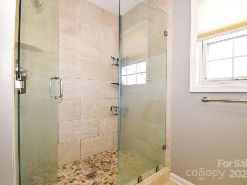 233 Ledbetter Road, Arden, NC 28704.  MLS# CAR4332702, YatesRealty ID 3757. 
