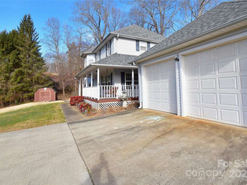 233 Ledbetter Road, Arden, NC 28704.  MLS# CAR4332702, YatesRealty ID 3757. 