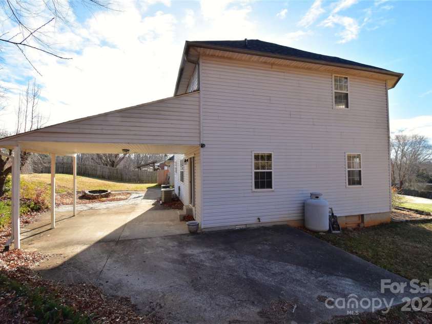 233 Ledbetter Road, Arden, NC 28704.  MLS# CAR4332702, YatesRealty ID 3757. 