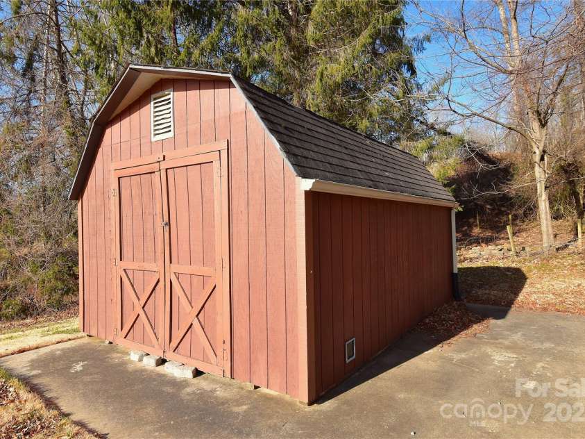 233 Ledbetter Road, Arden, NC 28704.  MLS# CAR4332702, YatesRealty ID 3757. 