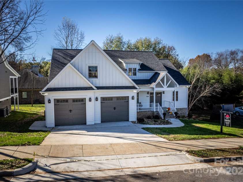 409 19th Avenue Circle, Hickory, NC 28601.  MLS# CAR4183805, YatesRealty ID 3757. 