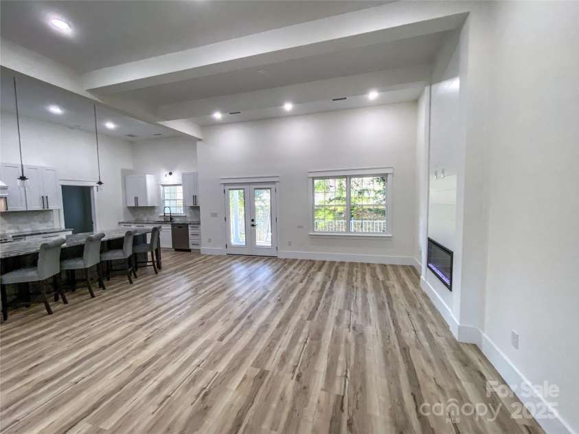 409 19th Avenue Circle, Hickory, NC 28601.  MLS# CAR4183805, YatesRealty ID 3757. 