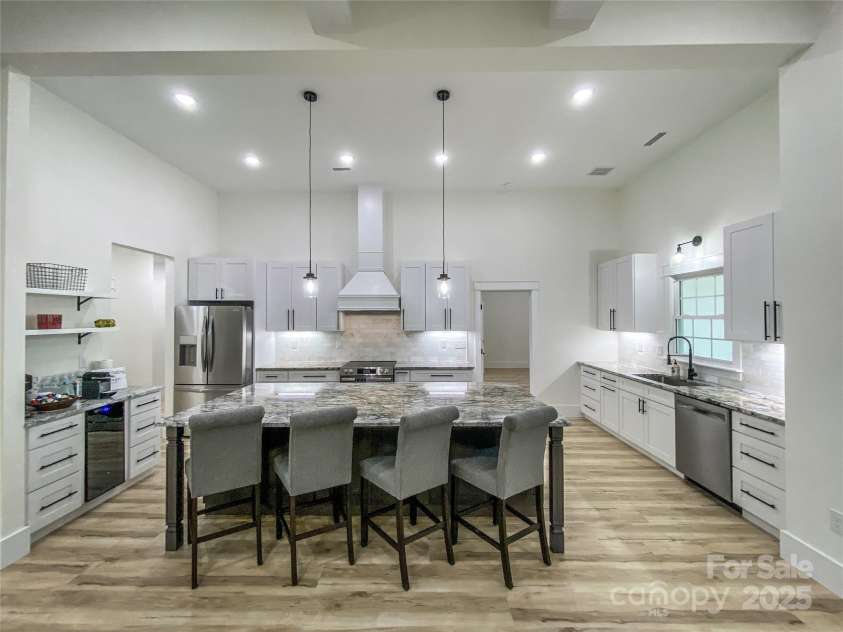 409 19th Avenue Circle, Hickory, NC 28601.  MLS# CAR4183805, YatesRealty ID 3757. 