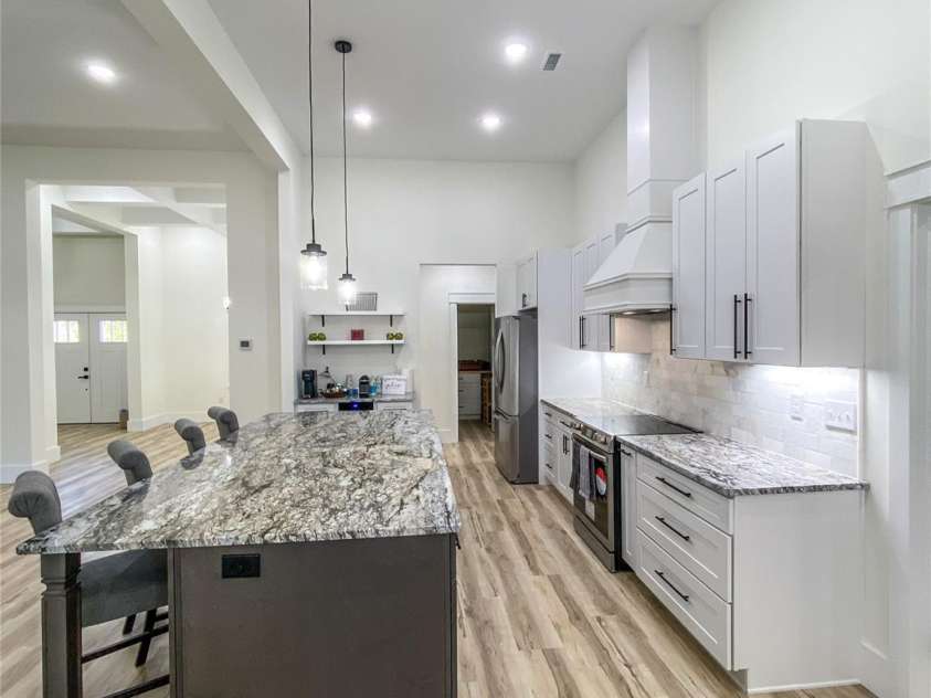 409 19th Avenue Circle, Hickory, NC 28601.  MLS# CAR4183805, YatesRealty ID 3757. 