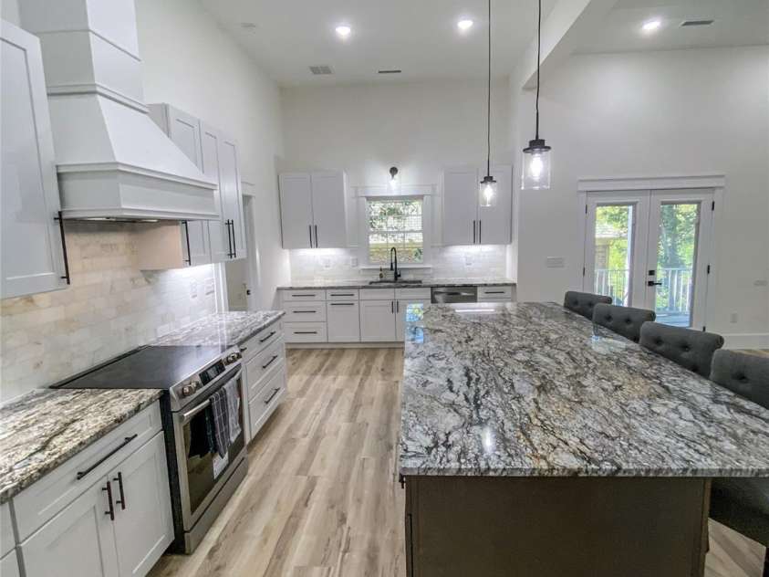 409 19th Avenue Circle, Hickory, NC 28601.  MLS# CAR4183805, YatesRealty ID 3757. 