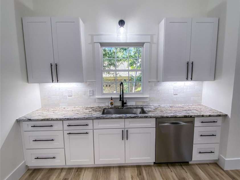 409 19th Avenue Circle, Hickory, NC 28601.  MLS# CAR4183805, YatesRealty ID 3757. 