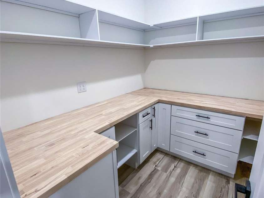 409 19th Avenue Circle, Hickory, NC 28601.  MLS# CAR4183805, YatesRealty ID 3757. 