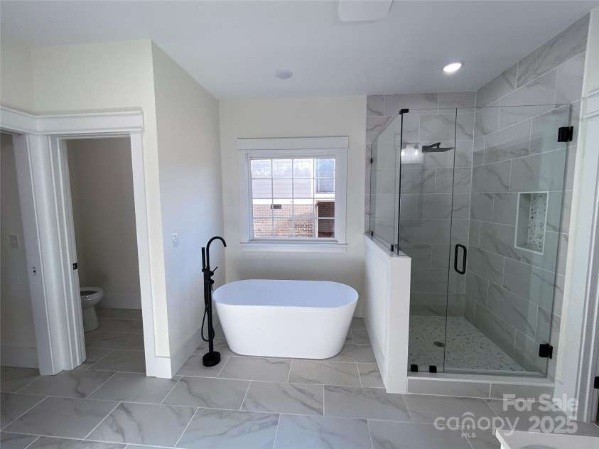 409 19th Avenue Circle, Hickory, NC 28601.  MLS# CAR4183805, YatesRealty ID 3757. 