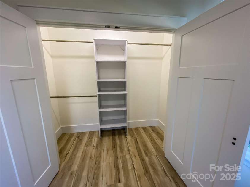 409 19th Avenue Circle, Hickory, NC 28601.  MLS# CAR4183805, YatesRealty ID 3757. 