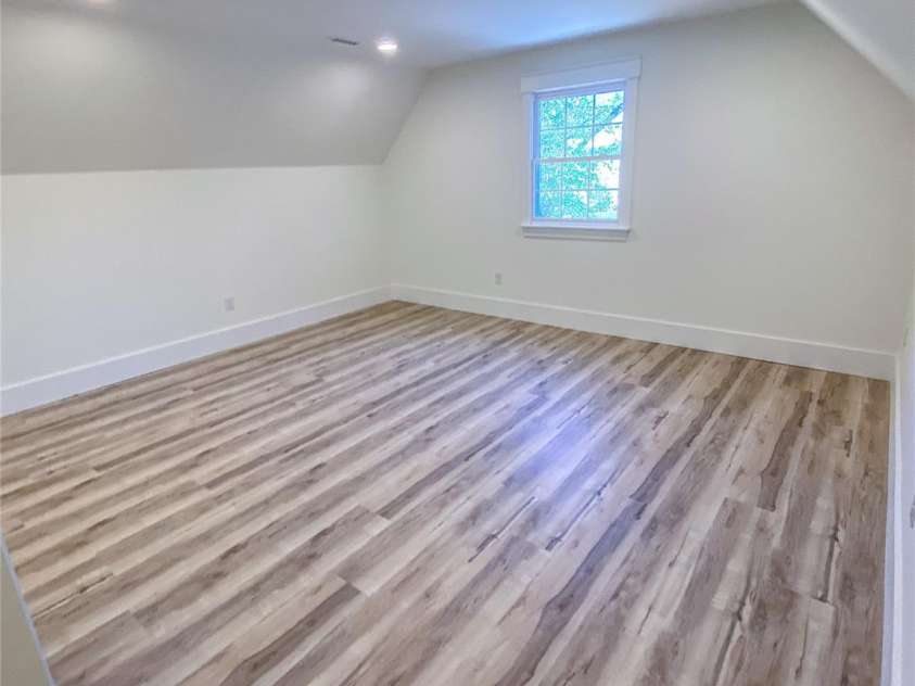 409 19th Avenue Circle, Hickory, NC 28601.  MLS# CAR4183805, YatesRealty ID 3757. 