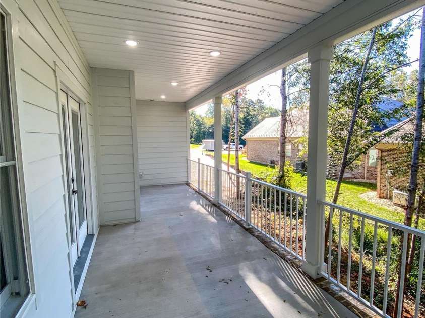 409 19th Avenue Circle, Hickory, NC 28601.  MLS# CAR4183805, YatesRealty ID 3757. 