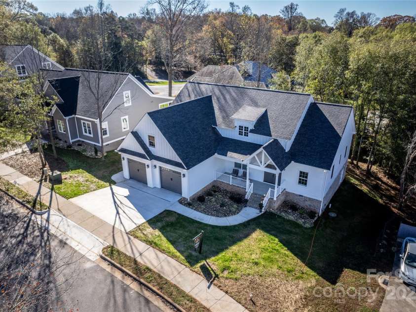 409 19th Avenue Circle, Hickory, NC 28601.  MLS# CAR4183805, YatesRealty ID 3757. 