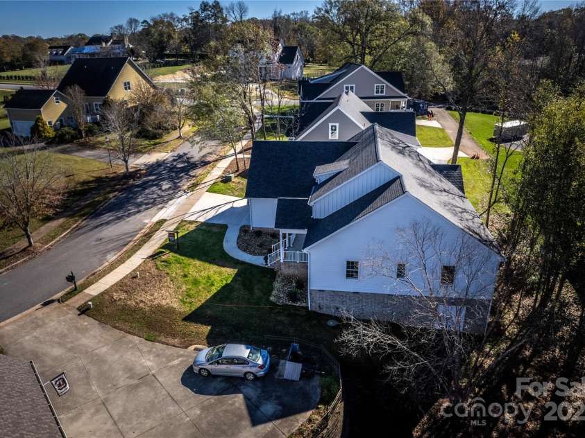 409 19th Avenue Circle, Hickory, NC 28601.  MLS# CAR4183805, YatesRealty ID 3757. 