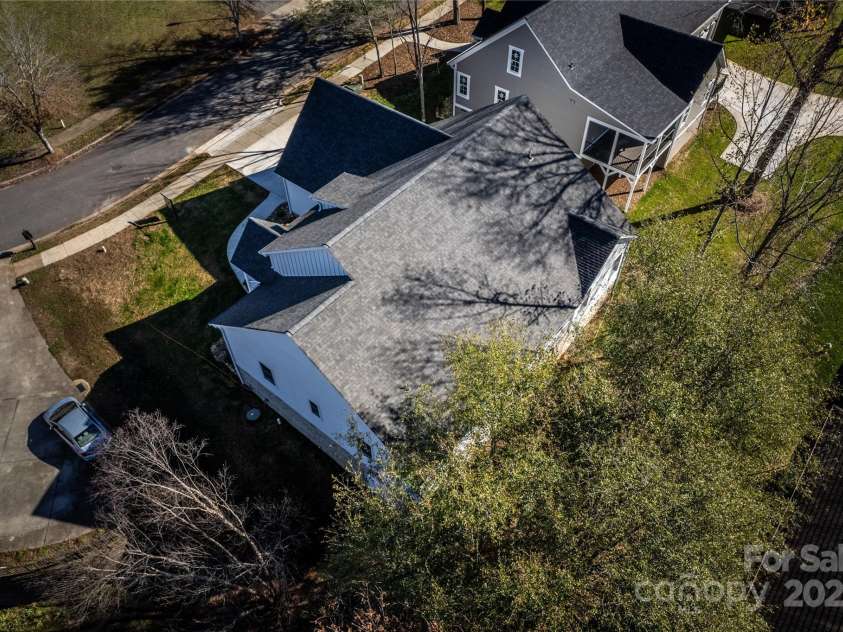 409 19th Avenue Circle, Hickory, NC 28601.  MLS# CAR4183805, YatesRealty ID 3757. 