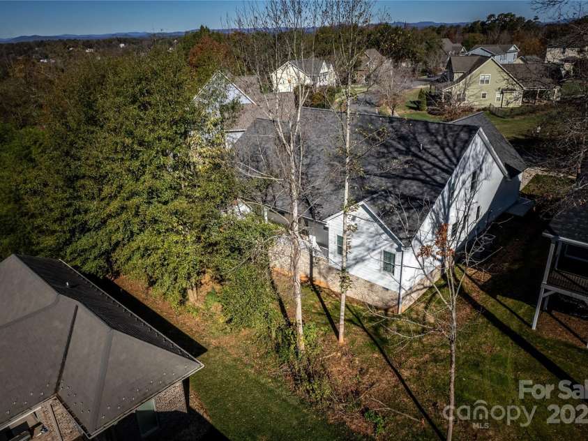 409 19th Avenue Circle, Hickory, NC 28601.  MLS# CAR4183805, YatesRealty ID 3757. 