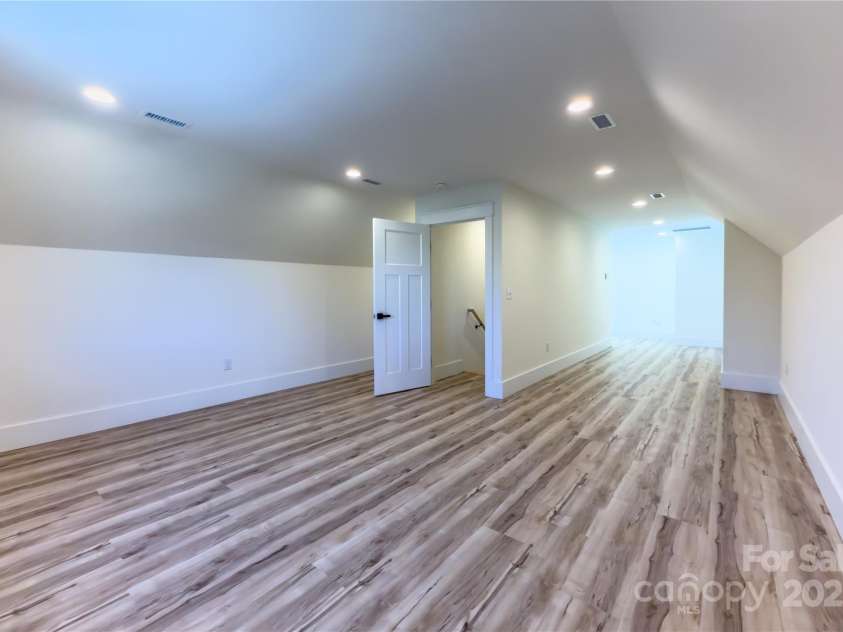 409 19th Avenue Circle, Hickory, NC 28601.  MLS# CAR4317879, YatesRealty ID 3757. 