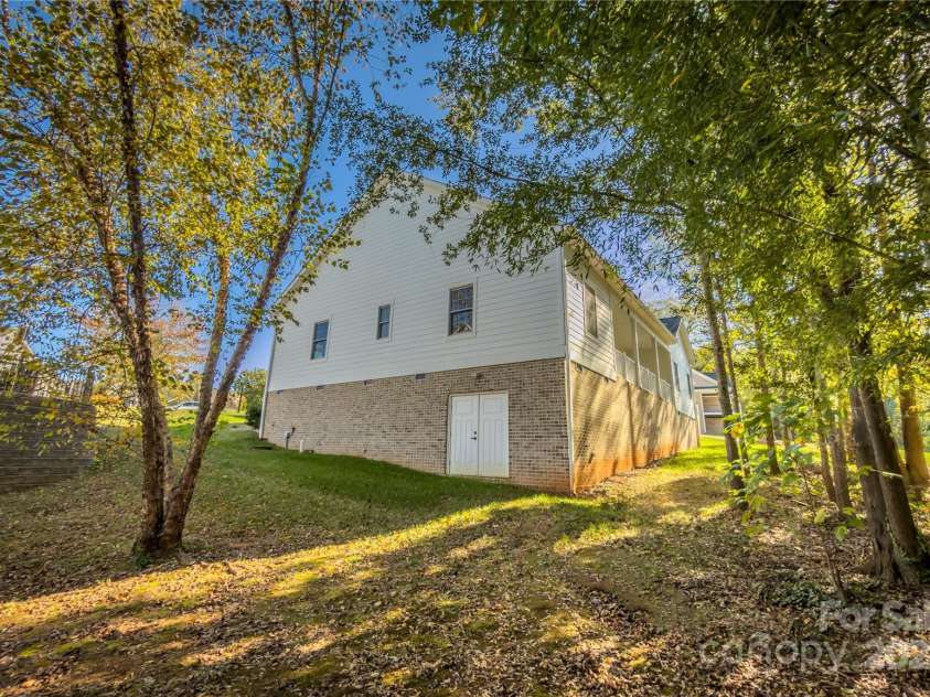 409 19th Avenue Circle, Hickory, NC 28601.  MLS# CAR4317879, YatesRealty ID 3757. 