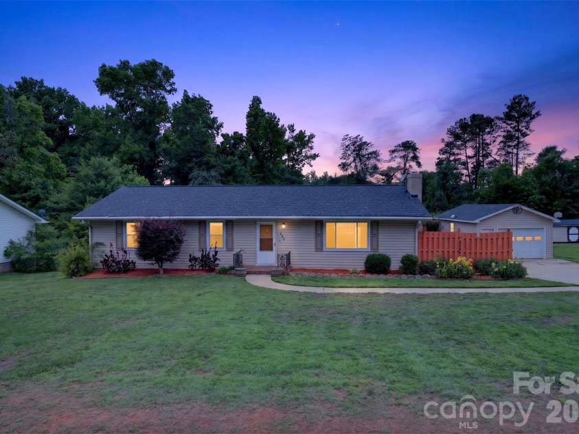109 Woodruff Court, Moore, SC 29369.  MLS# CAR4388403, YatesRealty ID 37570. 