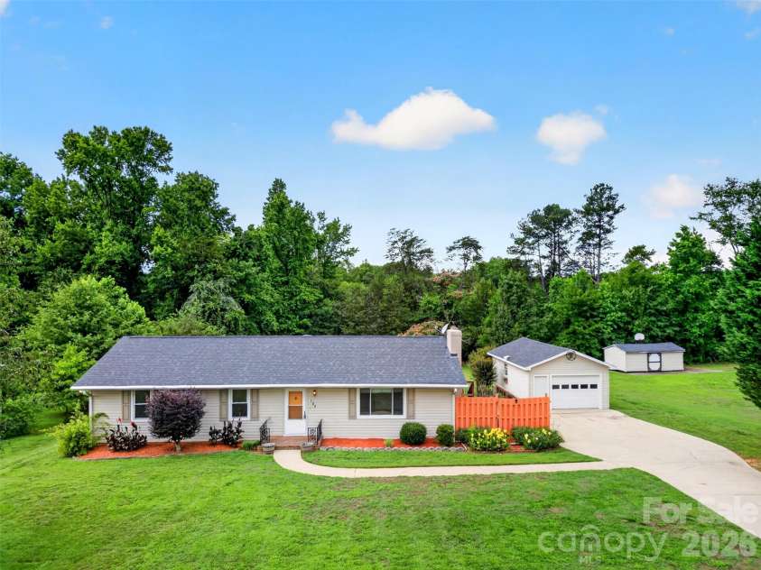 109 Woodruff Court, Moore, SC 29369.  MLS# CAR4388403, YatesRealty ID 37570. 