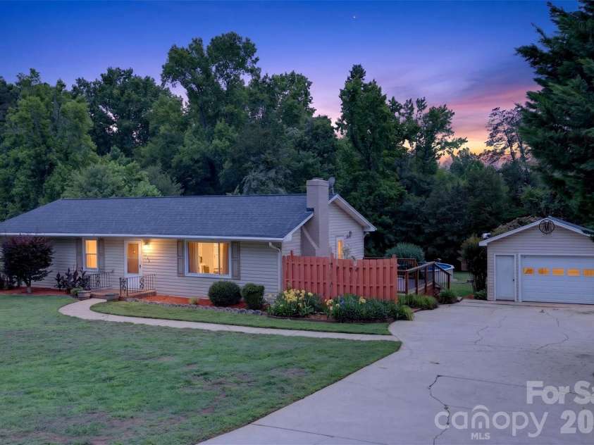 109 Woodruff Court, Moore, SC 29369.  MLS# CAR4388403, YatesRealty ID 37570. 