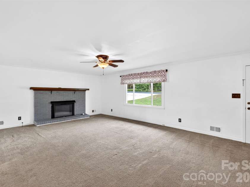 109 Woodruff Court, Moore, SC 29369.  MLS# CAR4388403, YatesRealty ID 37570. 