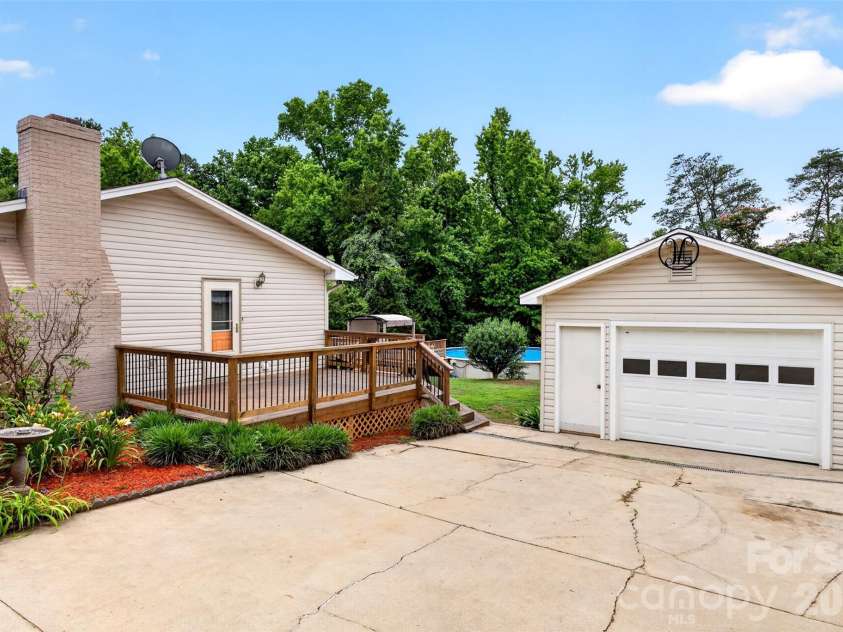 109 Woodruff Court, Moore, SC 29369.  MLS# CAR4388403, YatesRealty ID 37570. 