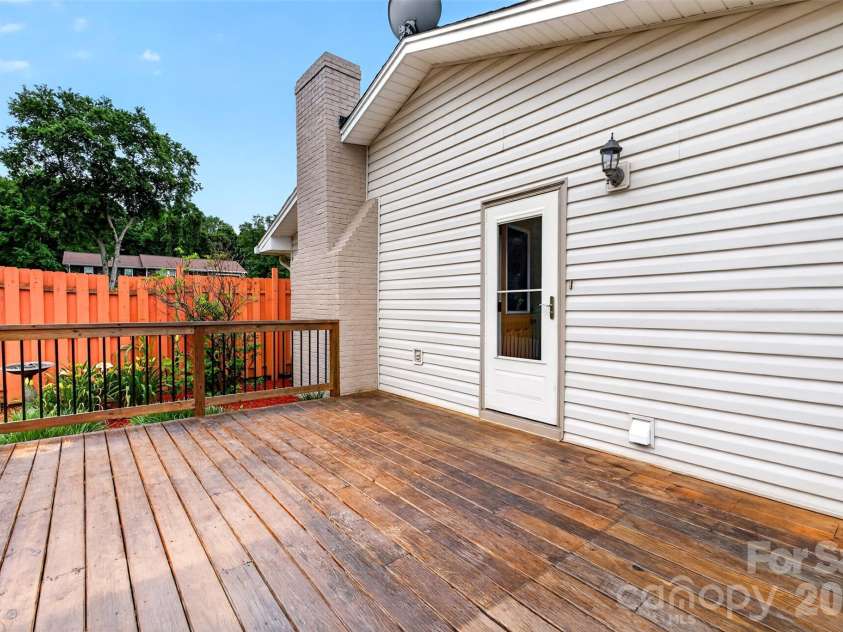 109 Woodruff Court, Moore, SC 29369.  MLS# CAR4388403, YatesRealty ID 37570. 