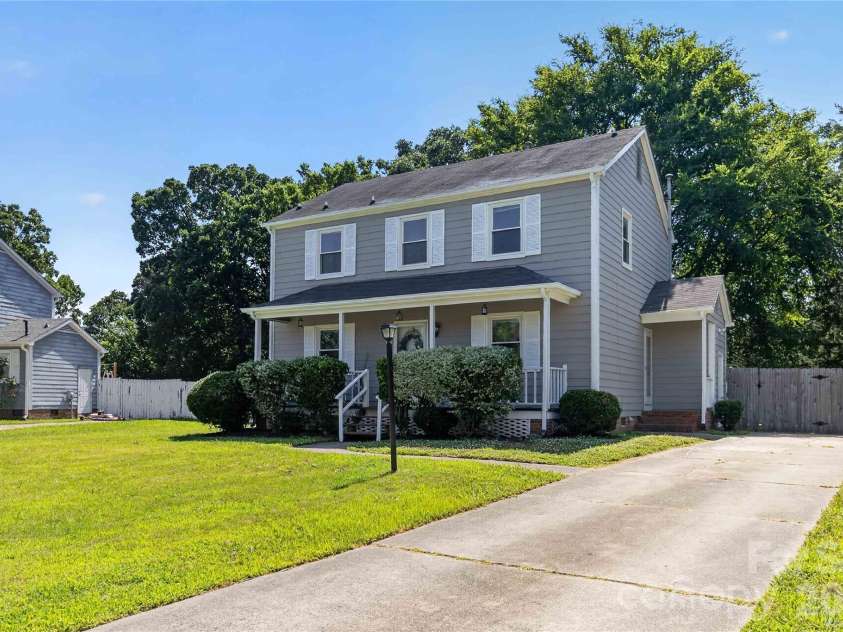 11117 Kingfisher Drive, Charlotte, NC 28226.  MLS# CAR4397295, YatesRealty ID 37573. 