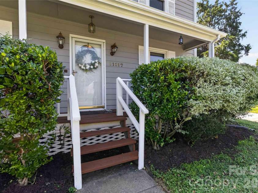 11117 Kingfisher Drive, Charlotte, NC 28226.  MLS# CAR4397295, YatesRealty ID 37573. 